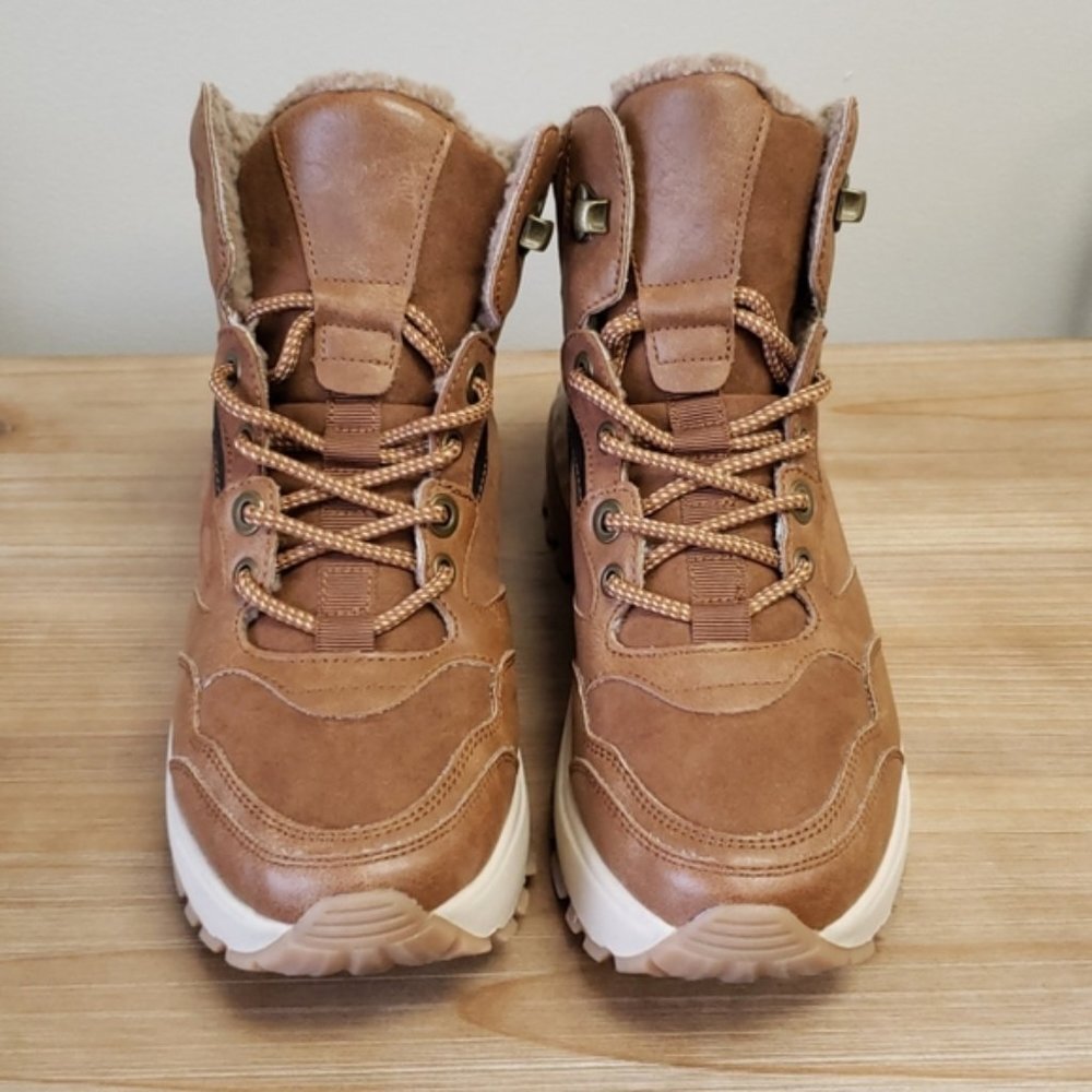 Call it Spring sneakers - Picture 2 of 7